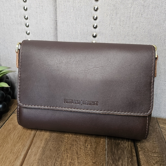 Portland Leather Goods Medium Metro Crossbody Grizzly Brown